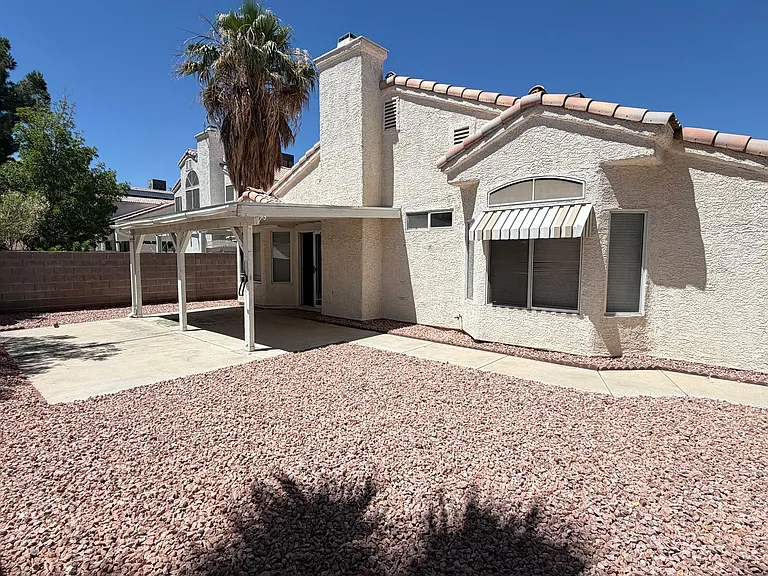 1328 Maplegrove Cir — Photo 38