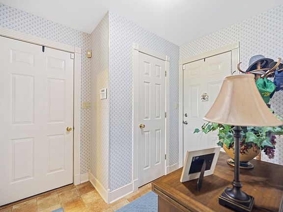 5th image of 102 Old Pond Way