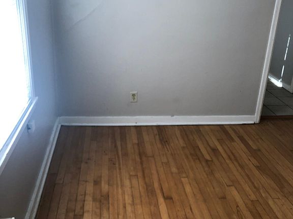 4th image of 2243 S Kinnickinnic Ave