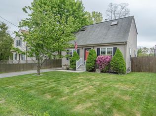 21 Seneca St, Cumberland, RI 02864