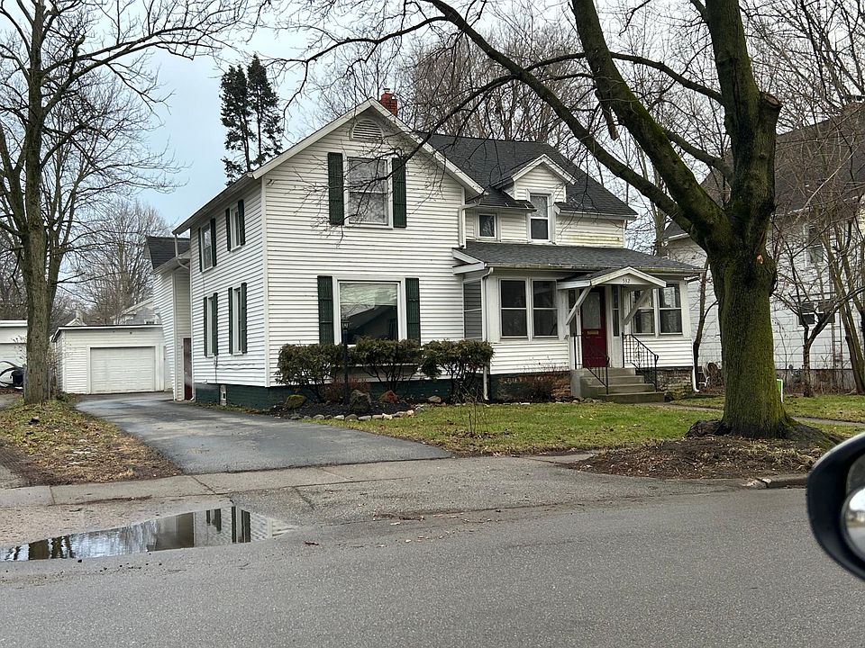 1st image of 532 Oak St APT 3