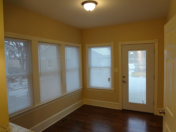 breakfast room