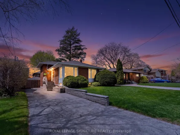 16 Shrewsbury Sq, Toronto, ON M1T 1L2