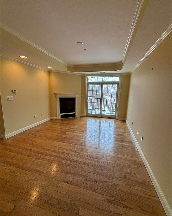 1st image of 350 Greene St Unit 305