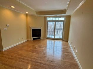 350 Greene St Unit 305, North Andover, MA 01845