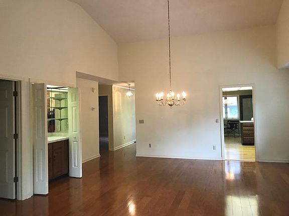 3rd image of 602 Water Oak Ln #602