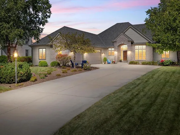13830 West Foxwood DRIVE, New Berlin, WI 53151