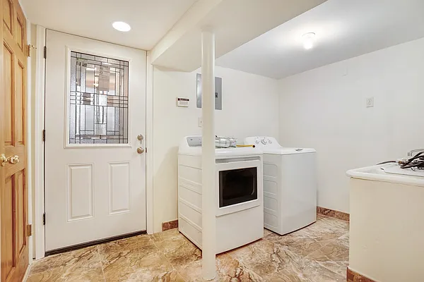 Rented by Compass | media 13