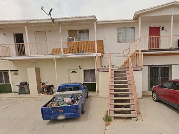 3rd image of 109 5th St SE