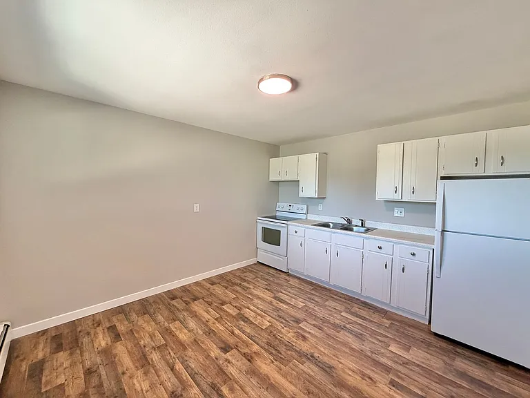 Landmark Apartments — Photo 31