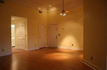 2nd image of 109 Ashlawn Ct