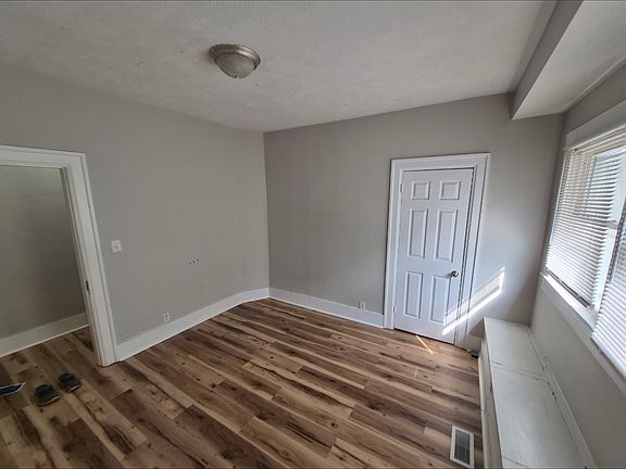 4th image of 546 N Eastern Ave