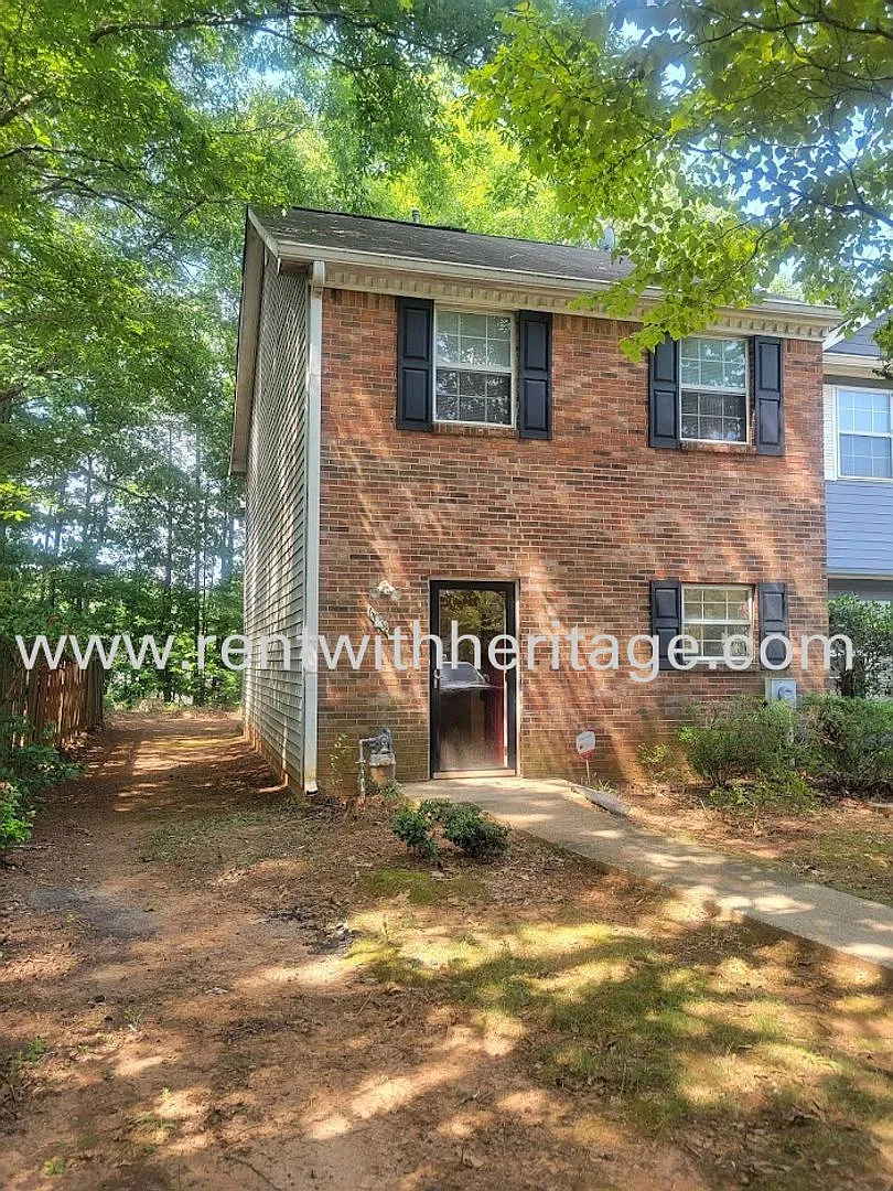 Wow .....Awesome Brick Townhome ( Corner Unit ) Great Home In Great Location — Photo 1