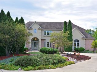 990 Talon Ct, Brookfield, WI 53045