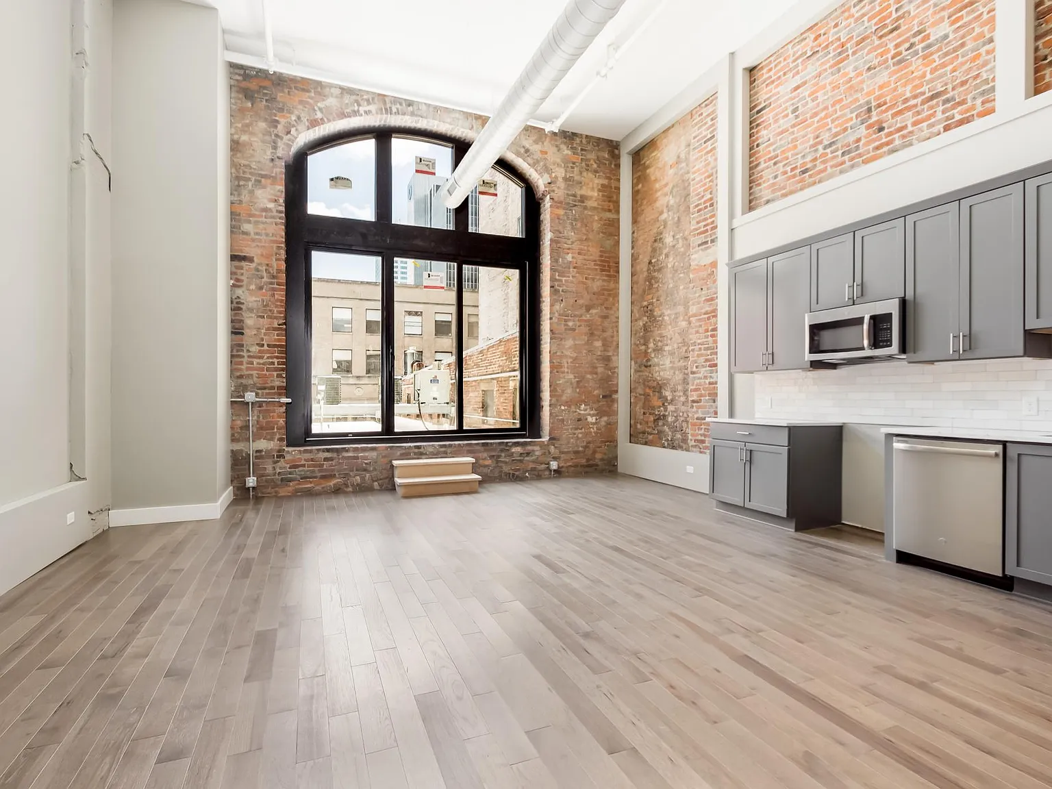 1 bed, 1245 sqft, $2,142 — Photo 3