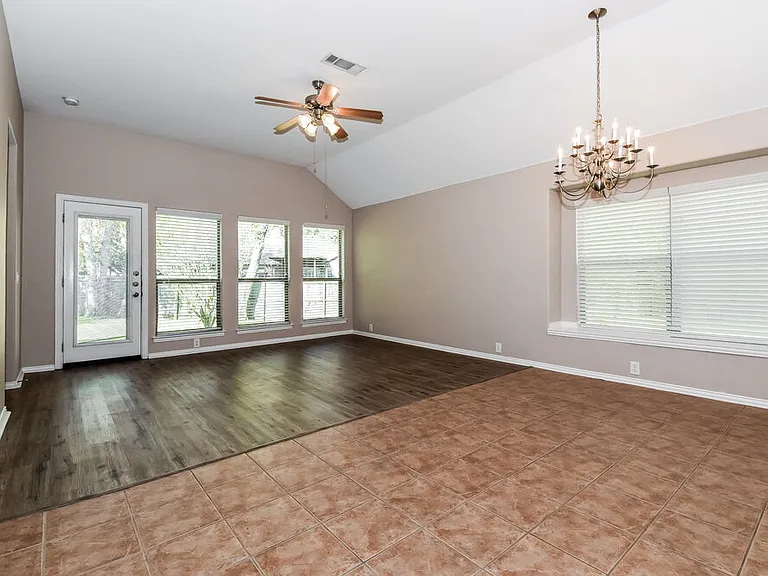 2224 Kingsdale Ct — Photo 5