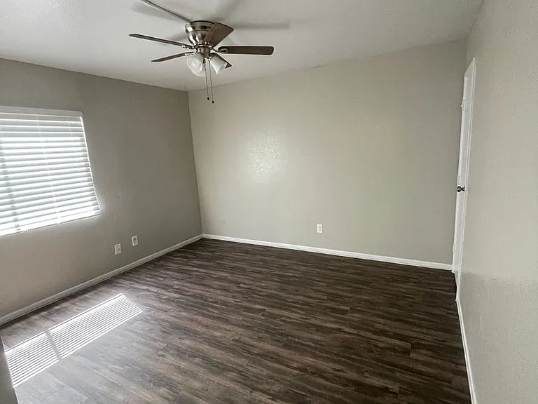 2704 E. Turney Ave — Photo 6