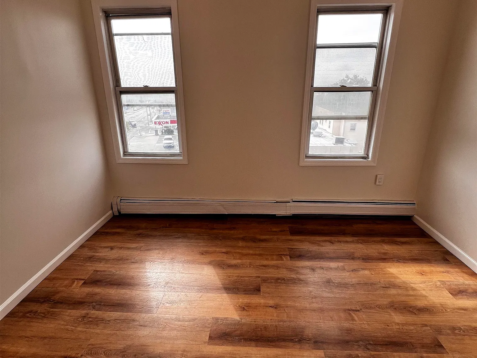 2 bed, 1.0 bath, $2,100 — Photo 2