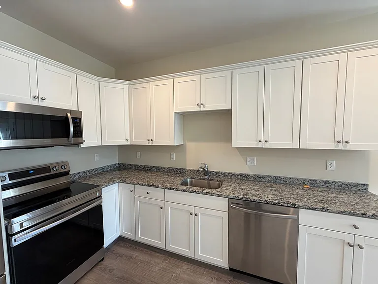 85 Lowell St — Photo 31