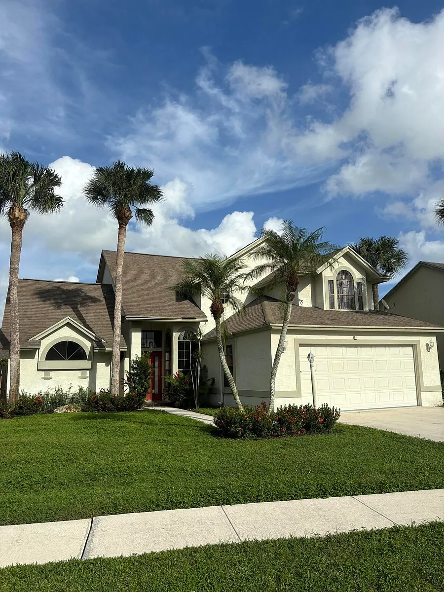 Building Photo - 12989 Meadowbreeze Dr