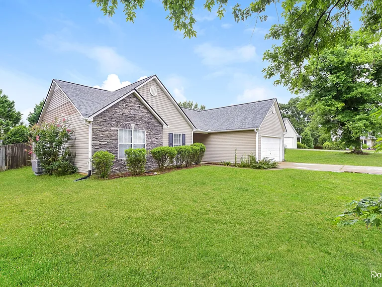1525 Julianna Dr — Photo 2