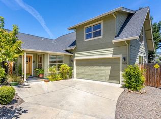 1009 Crimson Ct, Talent, OR 97540