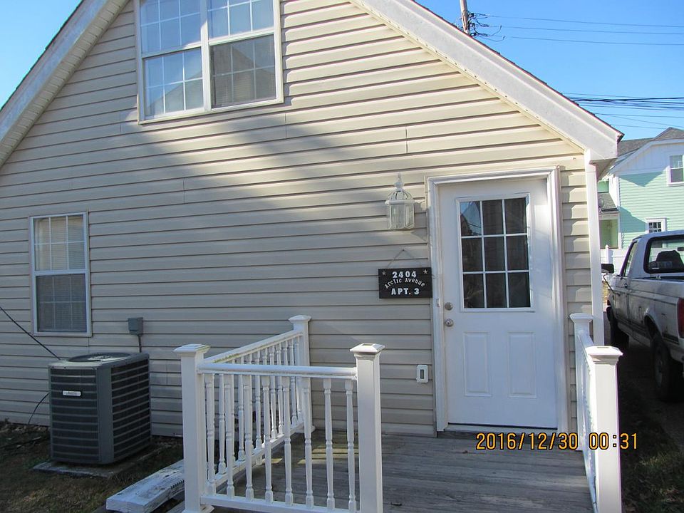 2404 Arctic Ave. cottage