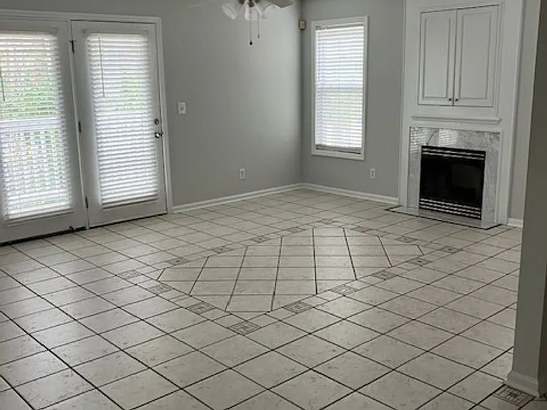 909H Litchfield Way — Photo 1