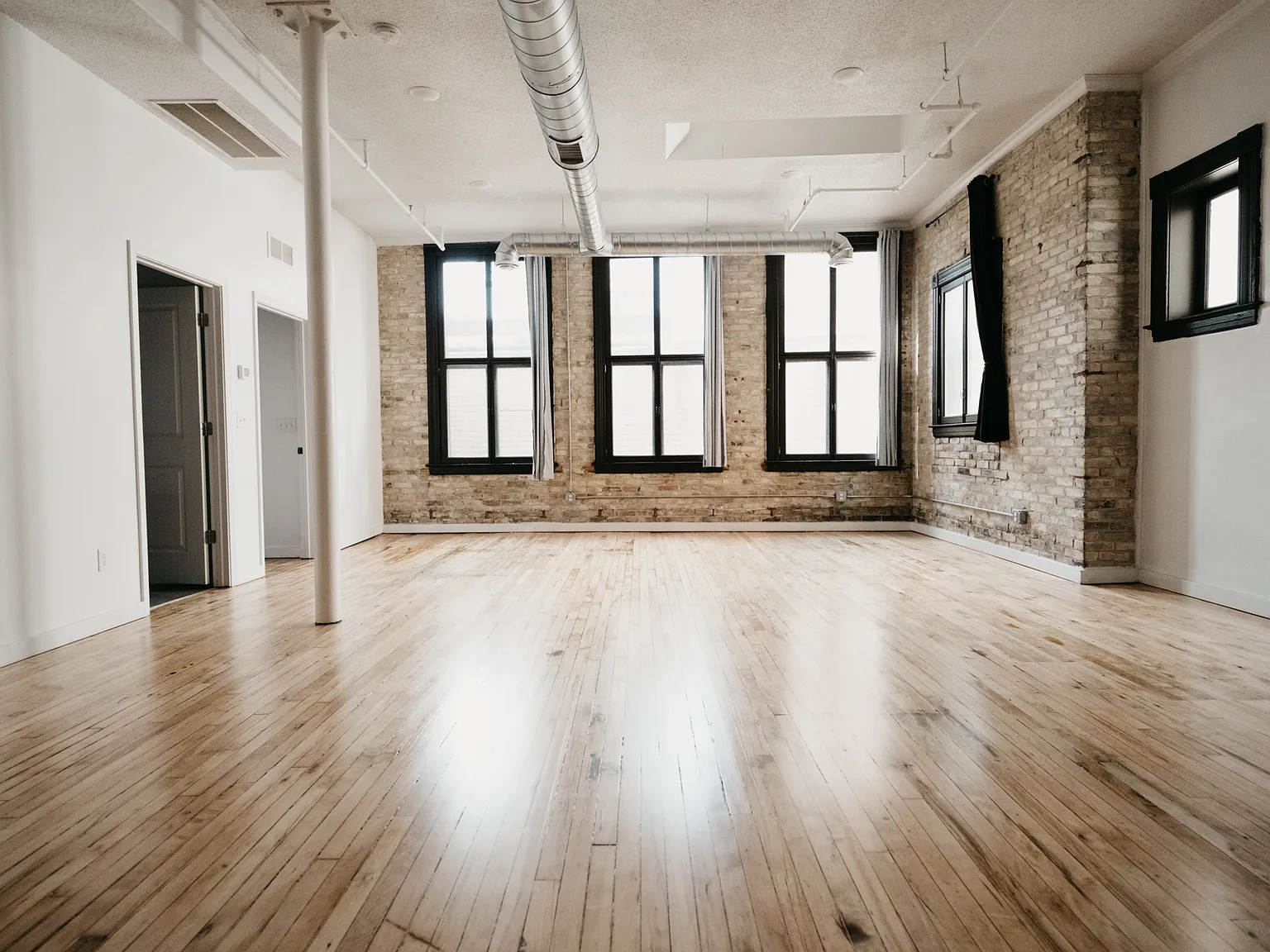 2 bed, 1100 sqft, $2,100 — Photo 1