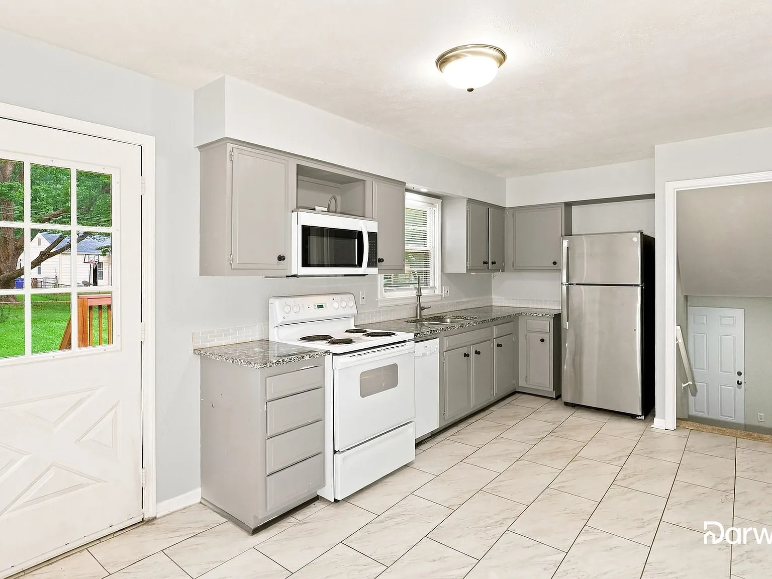 4 bed, 2.0 bath, 1500 sqft, $2,140 — Photo 3