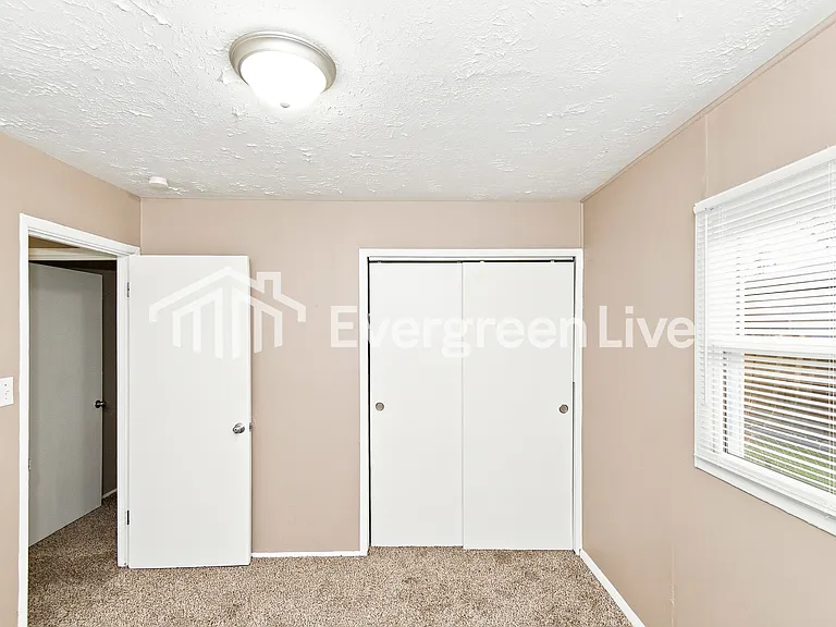 5543 E 42nd St — Photo 11