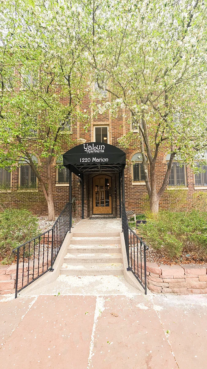 Building Photo - 1220 N Marion St #34