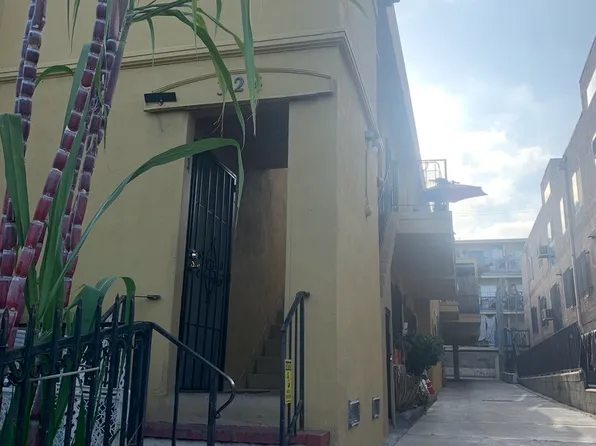 324 N Heliotrope Dr, Los Angeles, CA 90004