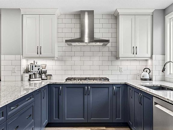 5th image of 322 S Masters Row SE