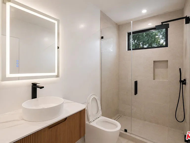 912 N Harper Ave #2 — Photo 8