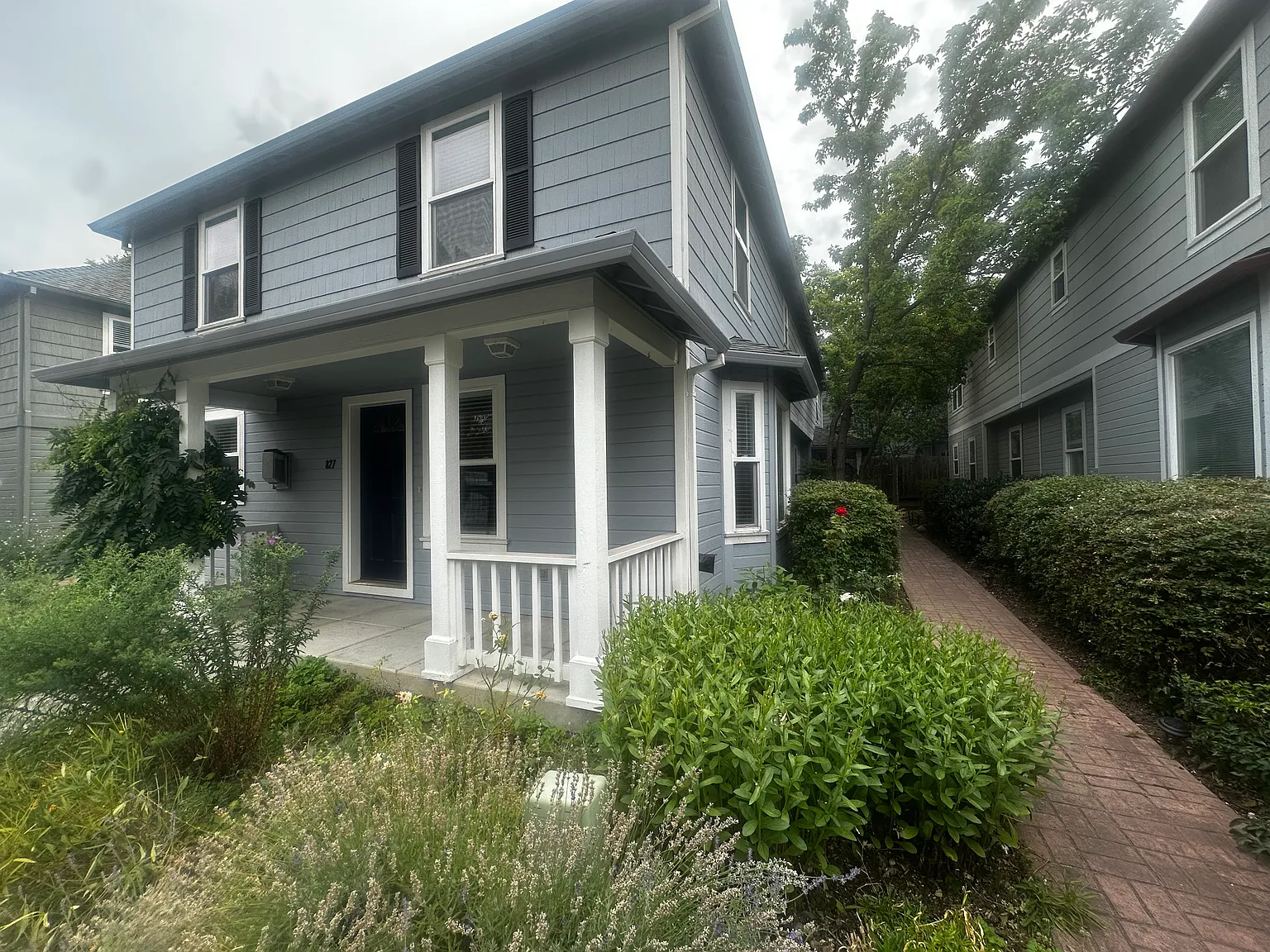 3 bed, 2.5 bath, 1388 sqft, $2,200 — Photo 2