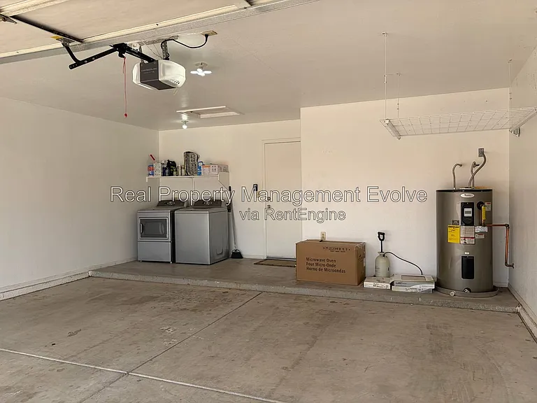 7568 W Kerry Ln — Photo 24