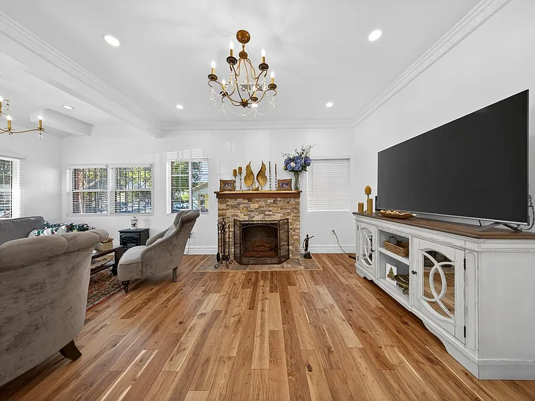 327 Vine St — Photo 6