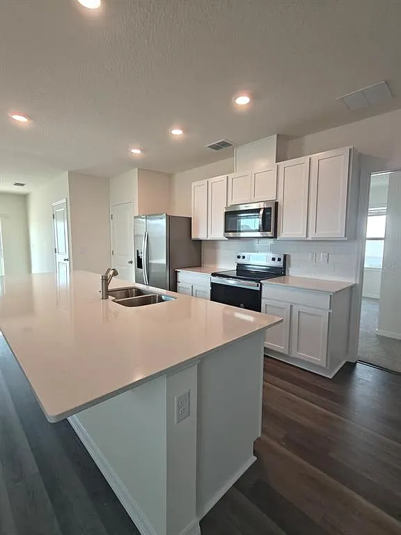 4 bed, 2.0 bath, 1720 sqft, $2,500 — Photo 4