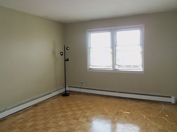 4th image of 176 Park Ave