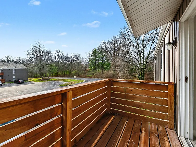 Meadowbrook Apartments — Photo 16