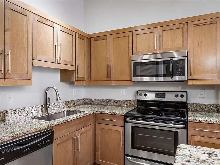 306 E Grace St #204 — Photo 21