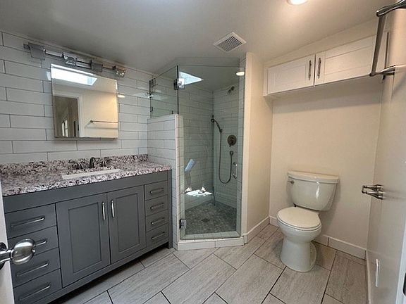 5th image of 417-417 1/2 Dibblee Ave