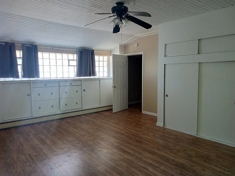 12710 N Saginaw Main House — Photo 7