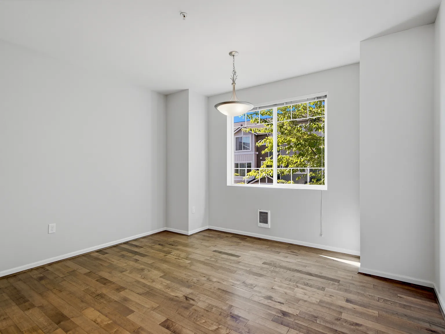 2 bed, 2.5 bath, 1321 sqft, $2,800 — Photo 4