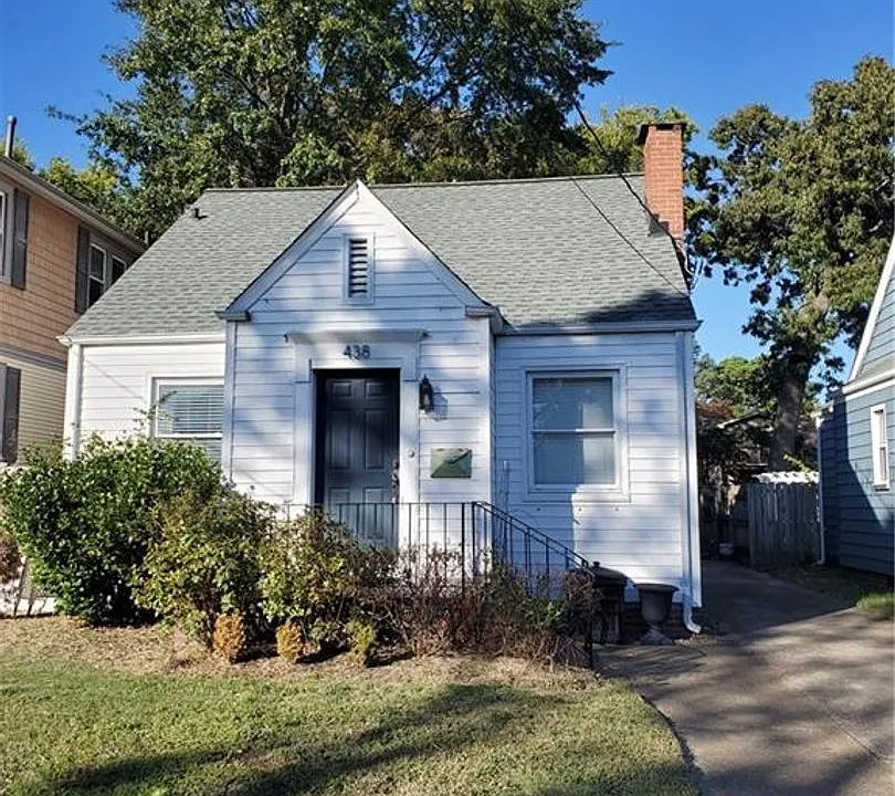 438 New York Ave