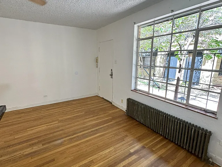 Courtyard on Vine — Photo 27