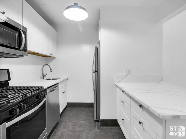 195 Richards Street image 7 of 10