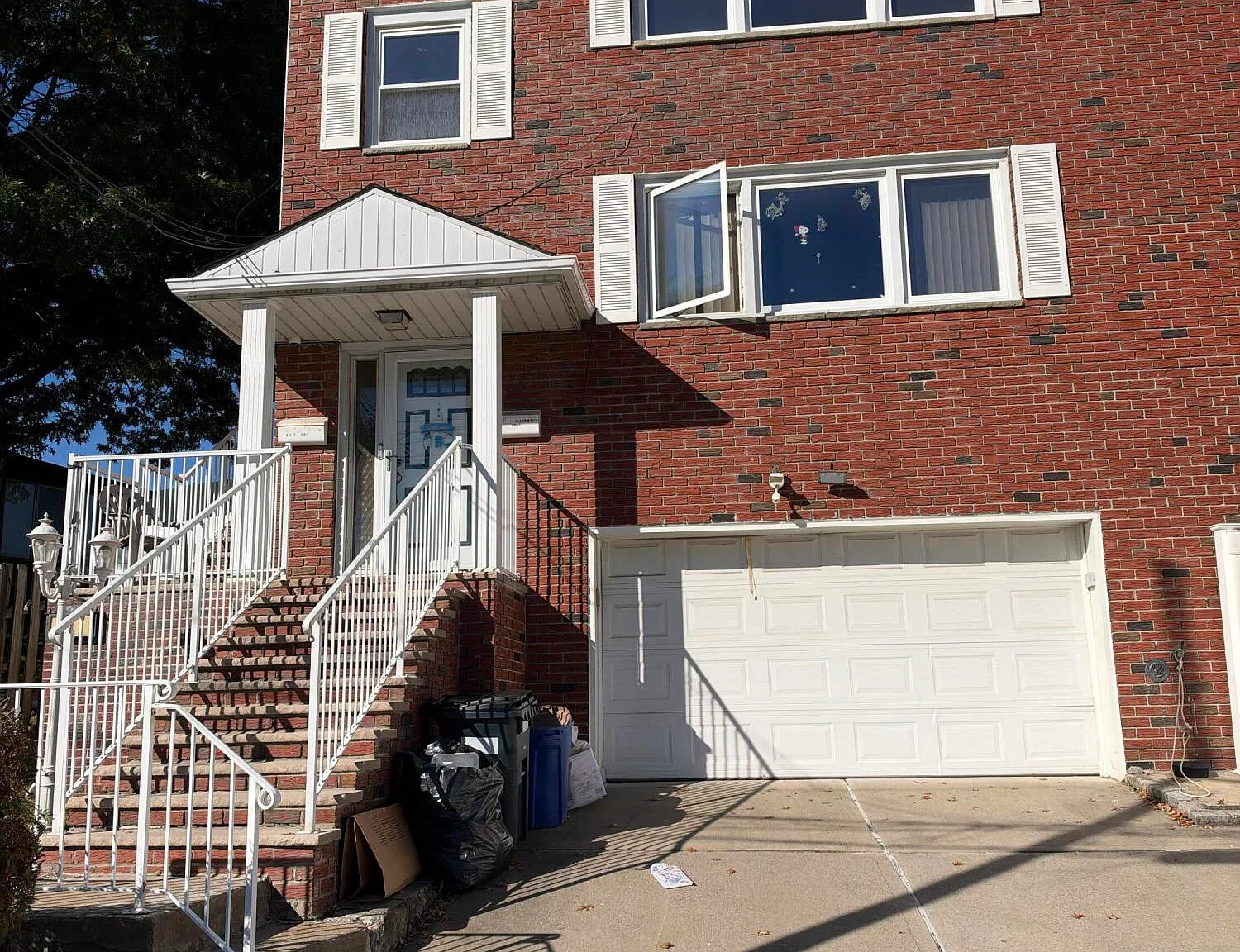 3 bed, 1.0 bath, 900 sqft, $3,500 — Photo 1