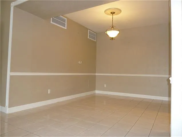 2100 Tanglewilde St #8 — Photo 8